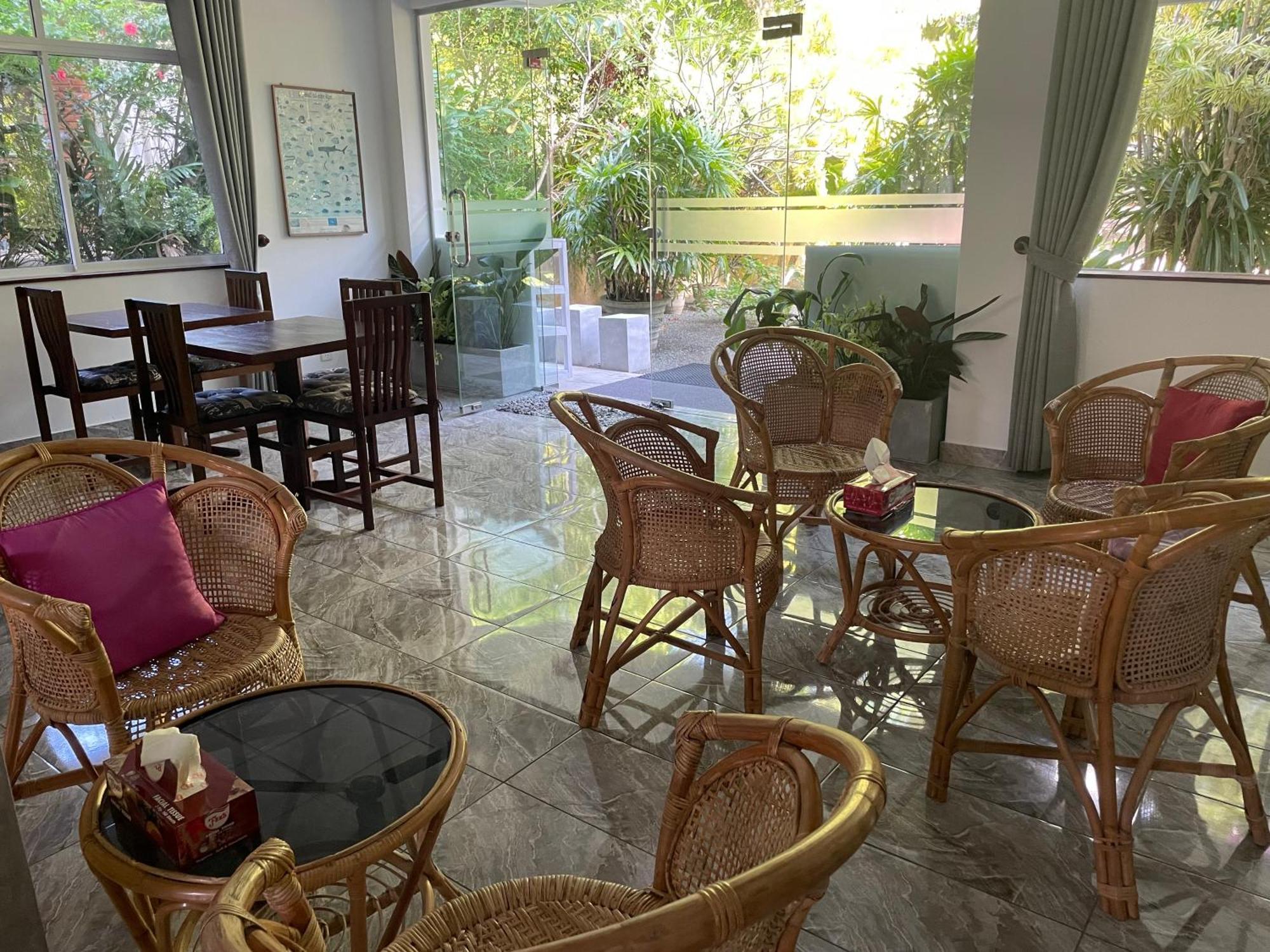 Villa Gamini Hikkaduwa Exteriör bild