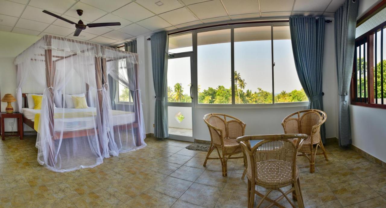 Villa Gamini Hikkaduwa Exteriör bild