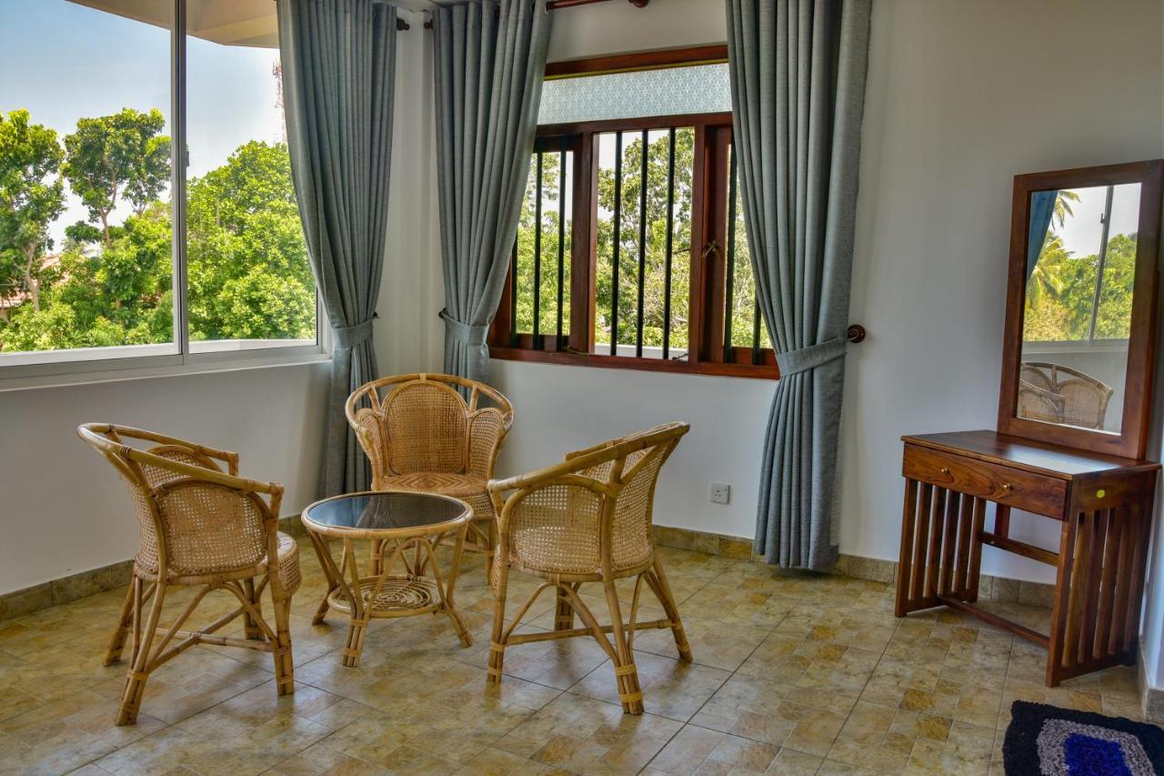 Villa Gamini Hikkaduwa Exteriör bild
