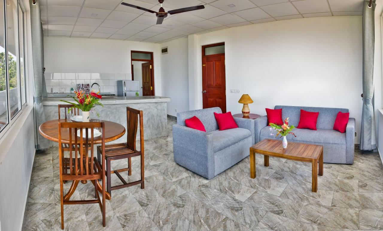 Villa Gamini Hikkaduwa Exteriör bild