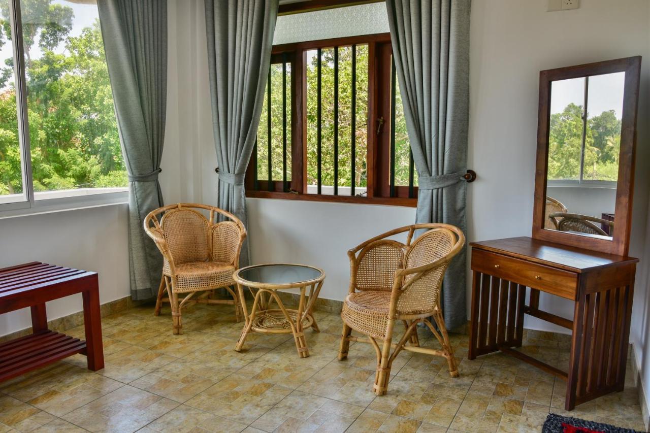 Villa Gamini Hikkaduwa Exteriör bild