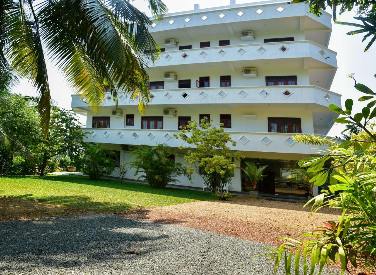 Villa Gamini Hikkaduwa Exteriör bild